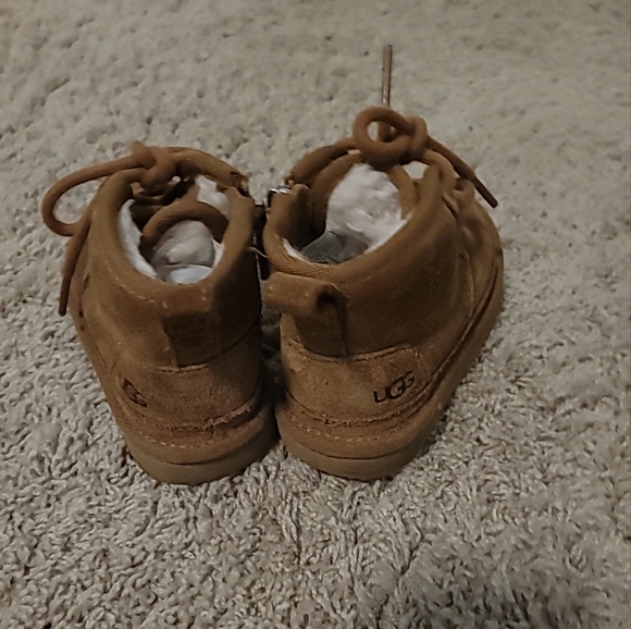 Like New! Ugg kids Lace up/Zipper suede boots size 7 - Picture 5 of 9